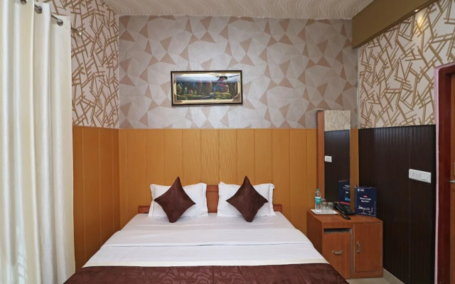 OYO 13234 Hotel Mahak