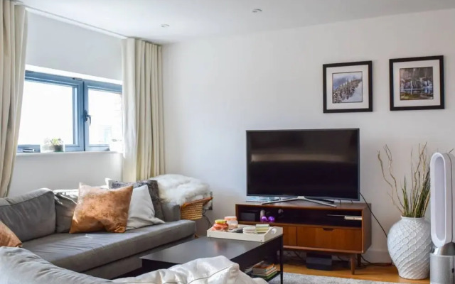 2 Bedroom Penthouse In Trendy Bermondsey