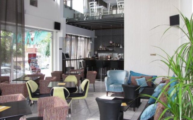 Paralimnio Suites
