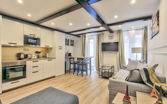 13 - Luxury Flat Eiffel Design 2