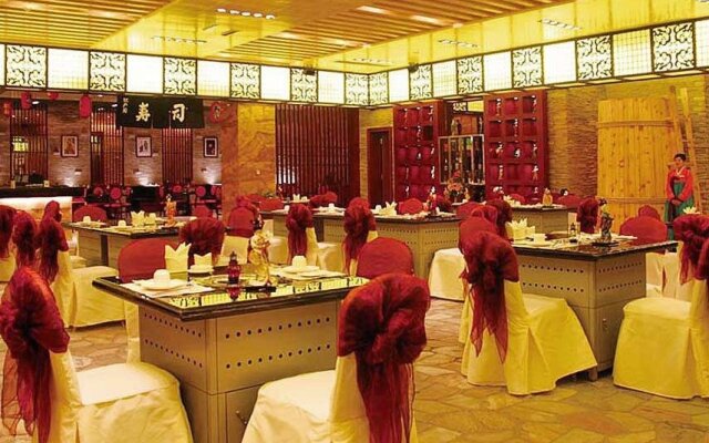 Huasheng Jiangquan Hotel & Town