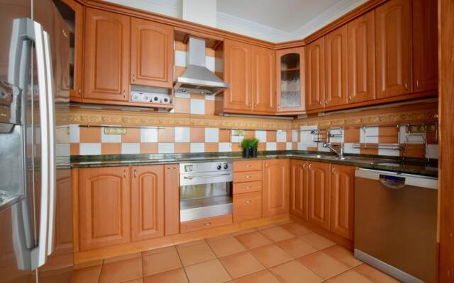 Luxury Apartment by Hi5 - Lovag Suites