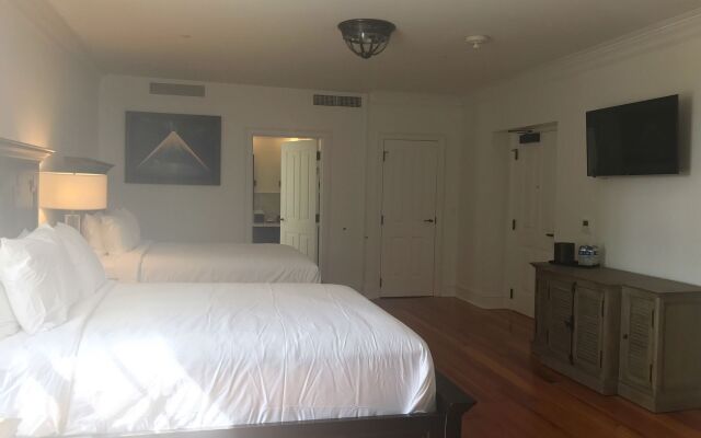 Royal Frenchmen Hotel and Bar