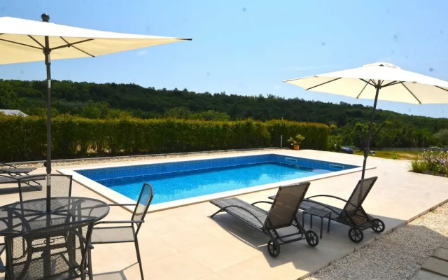 Picturesque Paradise Holiday Home With Pool