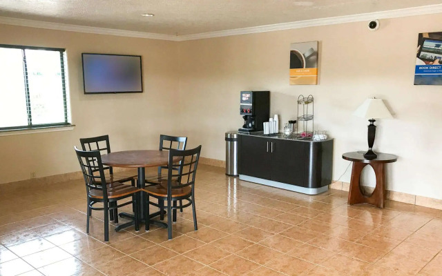 Motel 6 Alvin, TX