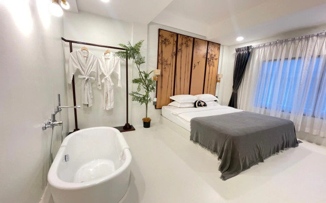 YOLO Bangkok Boutique Hotel