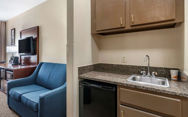 Comfort Inn & Suites Junction City - near Fort Riley