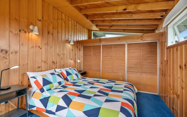 Queenie - Waikanae Beach Holiday Home