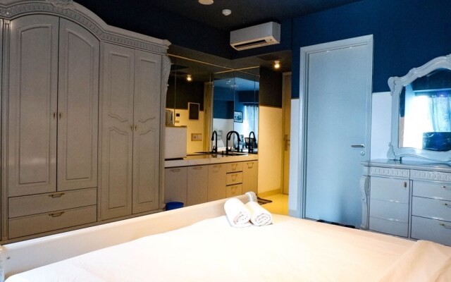 Luxurious Studio Apartment At La Riz Supermall Mansion