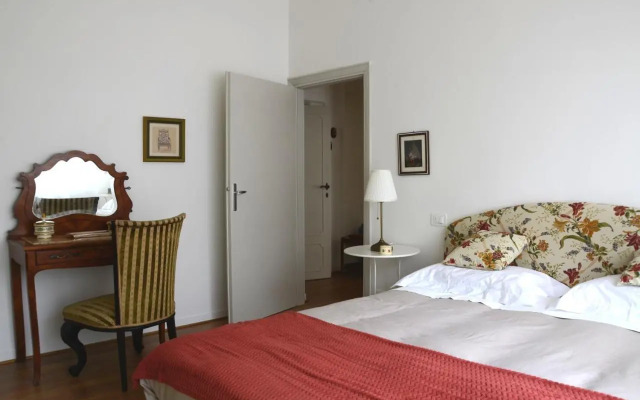Theia Apartment