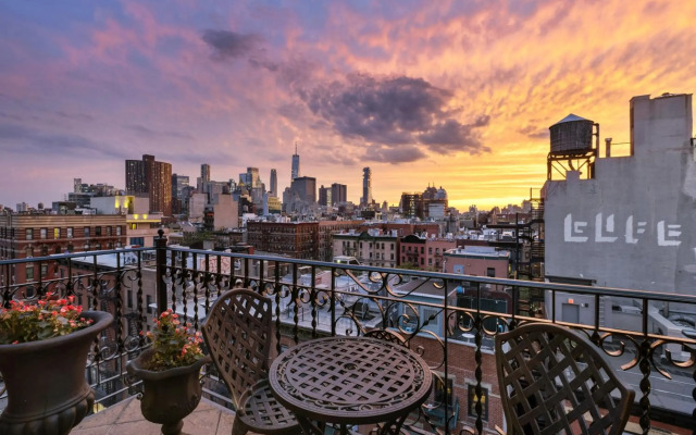 The Historic Blue Moon Hotel - NYC