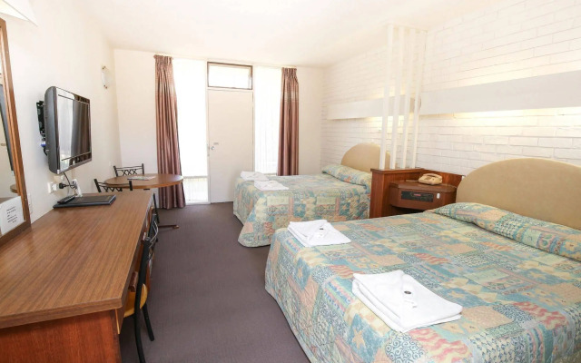 Sandors Motor Inn