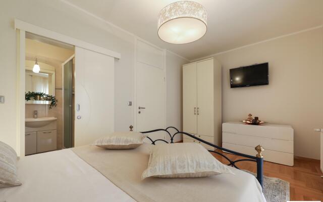 Monty in Pridraga with 3 bedrooms and 1 bathrooms