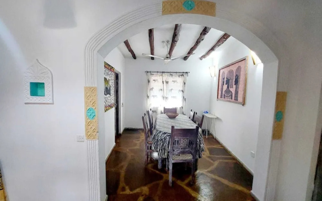 Marine Holiday House- Bed & Breakfast
