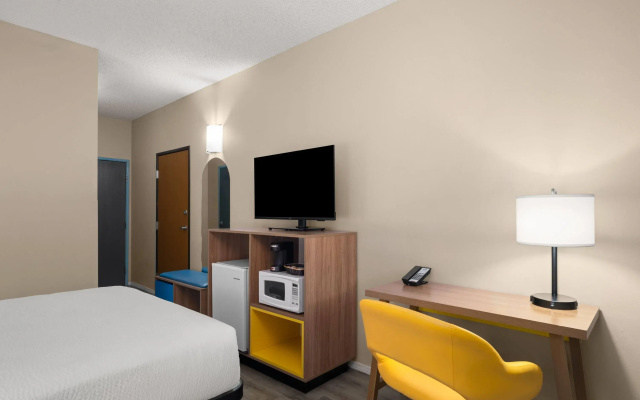 Days Inn & Suites by Wyndham Airport Albuquerque