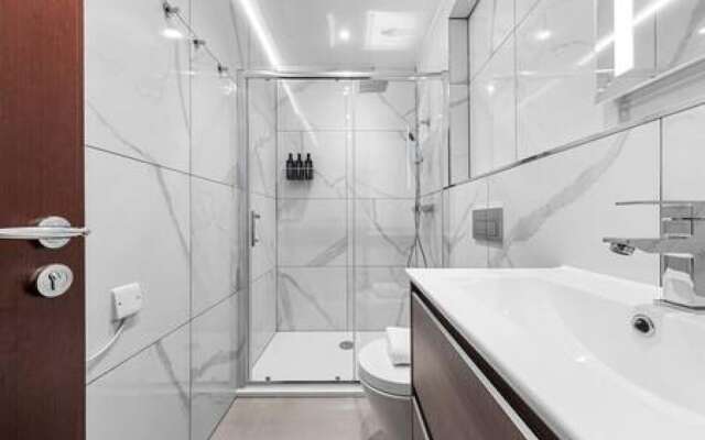 Luxury Spacious 2 Person Suite in North London