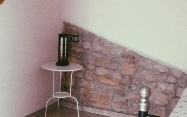 Ana de las Tejas Azules