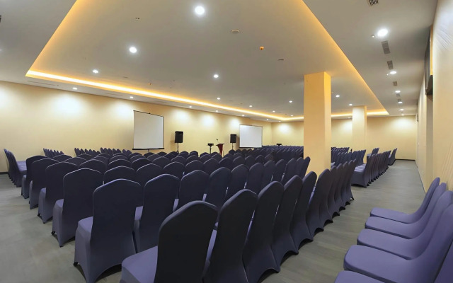 Grand Whiz Megamas Manado