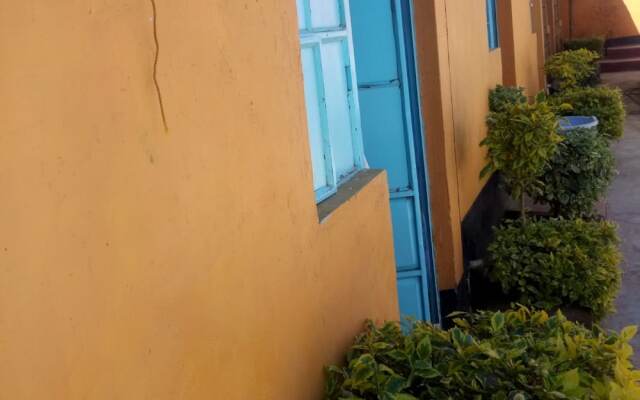 Acaliputo Guest House
