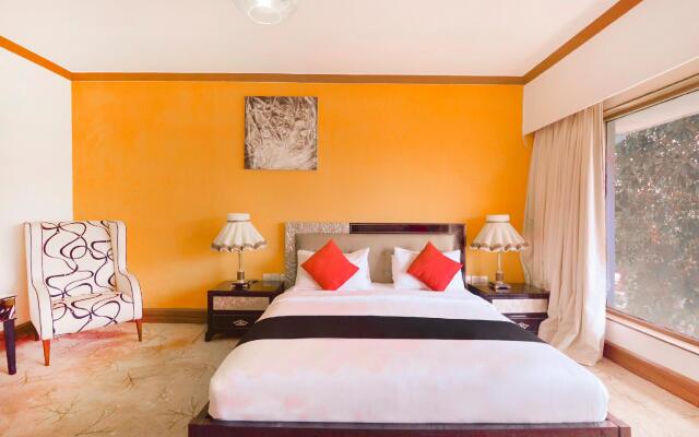 Capital O 44161 Royal Palms Hotel - Lily Collection