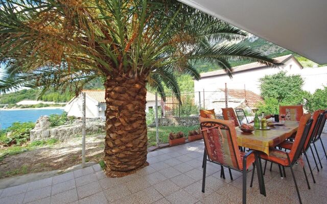 Beautiful Home in Podaca With Wifi and 4 Bedrooms