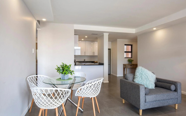 uSHAKA WATERFRONT - SPACIOUS SUBLIME STUNNER