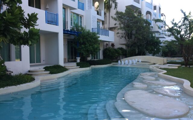 The Che Pool Access Beachfront Condo by Away