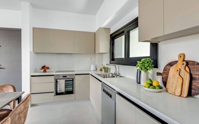 Sanders Elgio - Generous 2-bdr Apt w Balcony