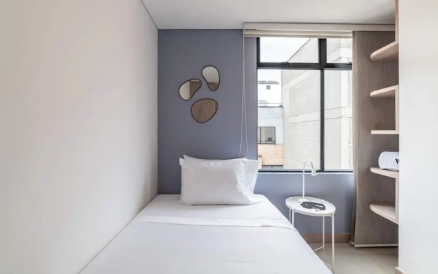w Elegant 3BR w Outdoor Balcony