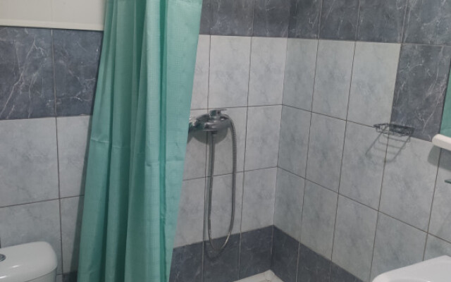 Aziz Mehmon Hotel