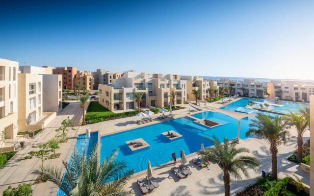 Luxe 3BDR w Private Rooftop Jacuzzi & Beach Access