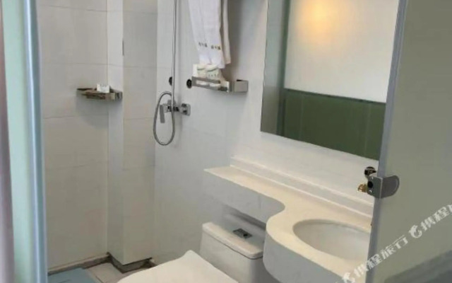 Wuhan Good Time Hotel (Tianhe Airport Hengdian Subway Station)
