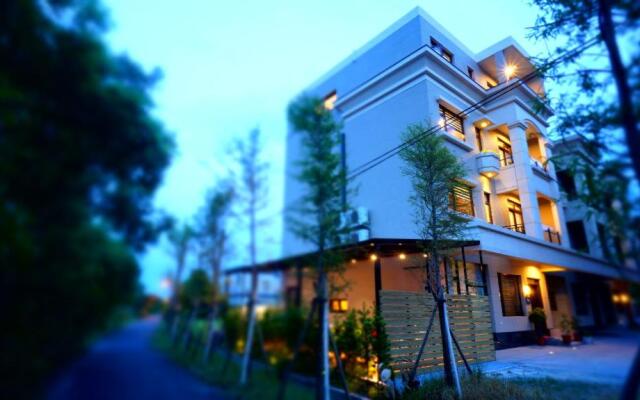 Riverbank Villa