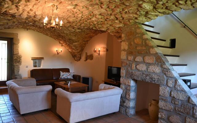 Restful Villa in Largentiere With Swimming Pool