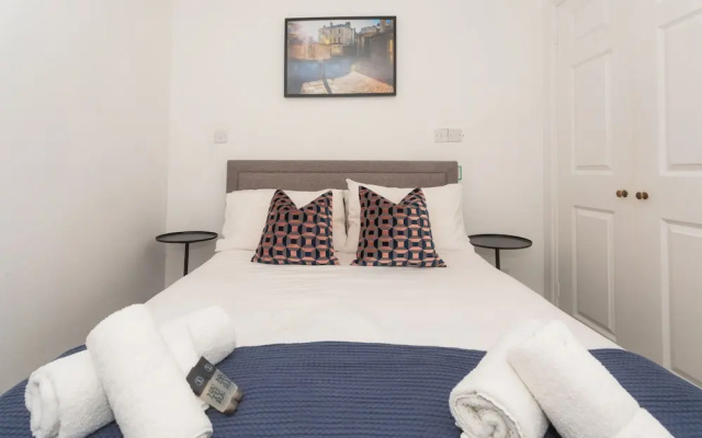 Crescent Mews