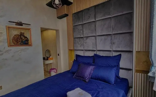 The Royalty Apartment old Town Center