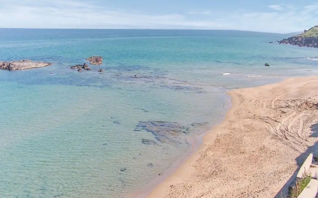 2 Bed Flat - Sleeps 4 - Garden - Parking - Wifi