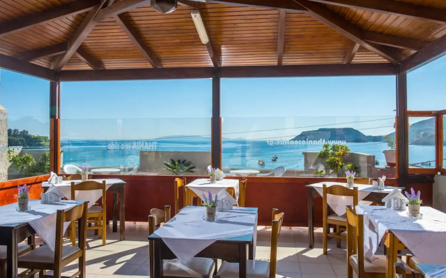 Thania Seaside Smotel - Adults Only