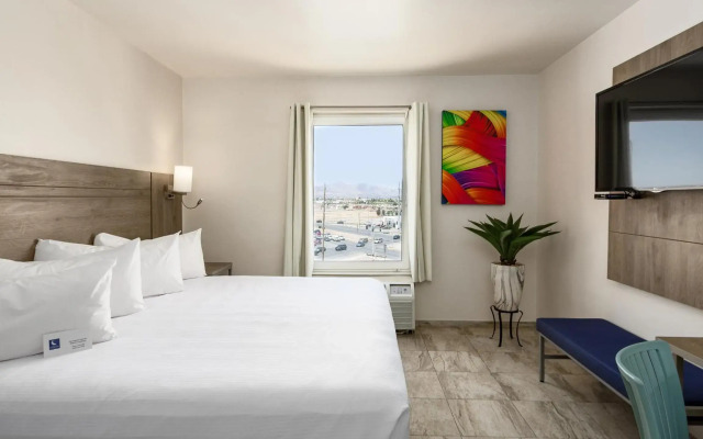 Hotel Mesaluna Near American Consulate