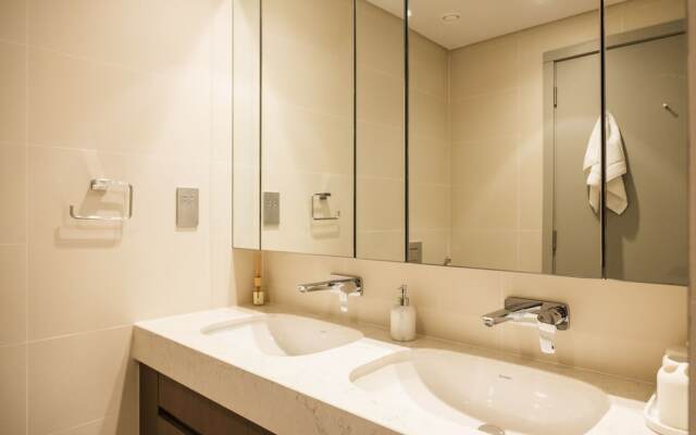 3BD Haven with Sweeping Water Views