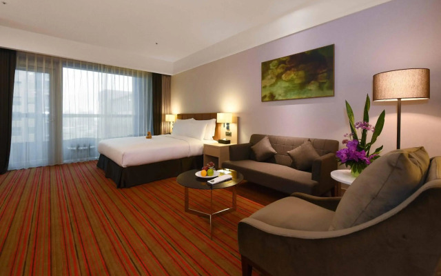 Fullon Hotel Taoyuan Airport Access MRT A8
