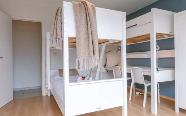 Charming Apartment Near the Beach With Balcony