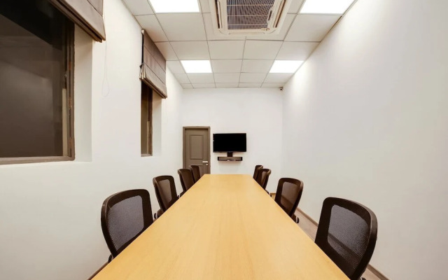 OYO Townhouse 230 Old Gurgaon Sector 14