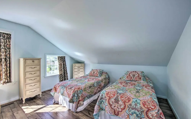 Unique Townhouse in Bavarian-style Neighborhood!