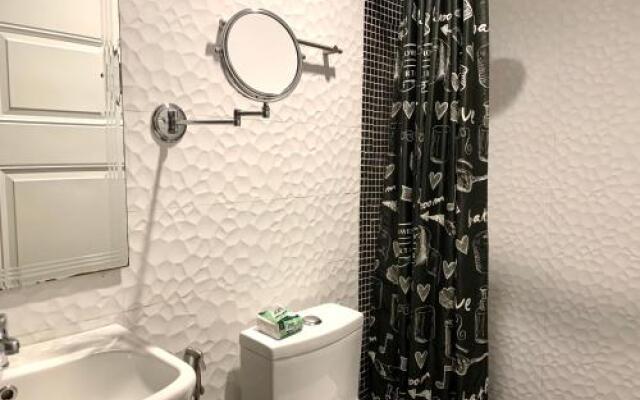 Udomsuk Inn & Cafe Since 2019 - BTS อุดมสุข