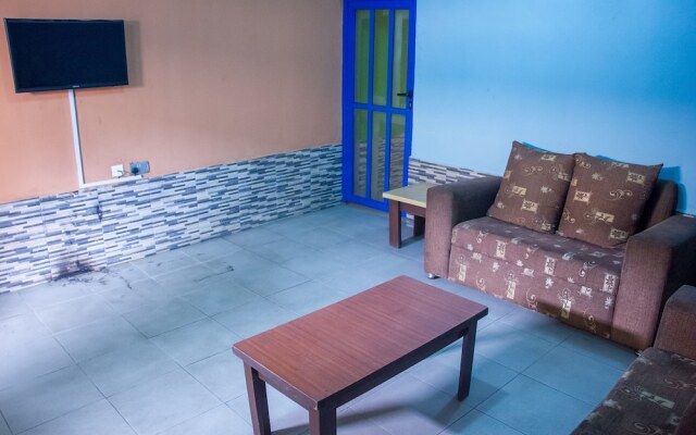 Lukham Crown Hotel