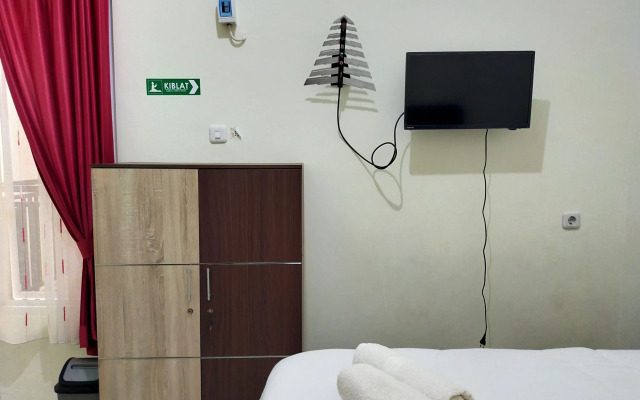 RedDoorz Syariah @ Danesti Homestay Near Bandara Sultan Hasanuddin