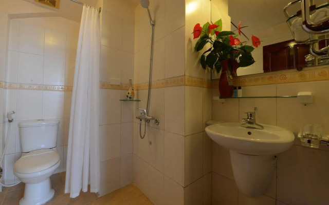 Artisan Lakeview Hotel