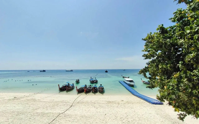 Charming Lipe Beach Resort