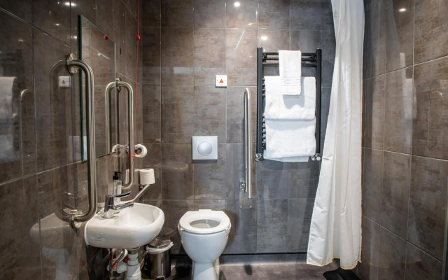 Almondsbury Inn & Lounge